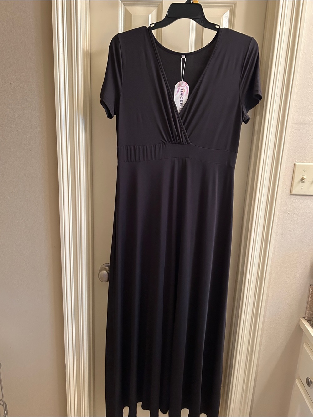Black Short-Sleeve V-Neck Maxi Dress